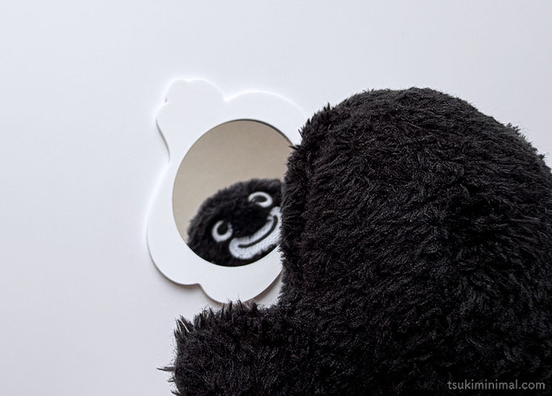 鏡をのぞくズラー